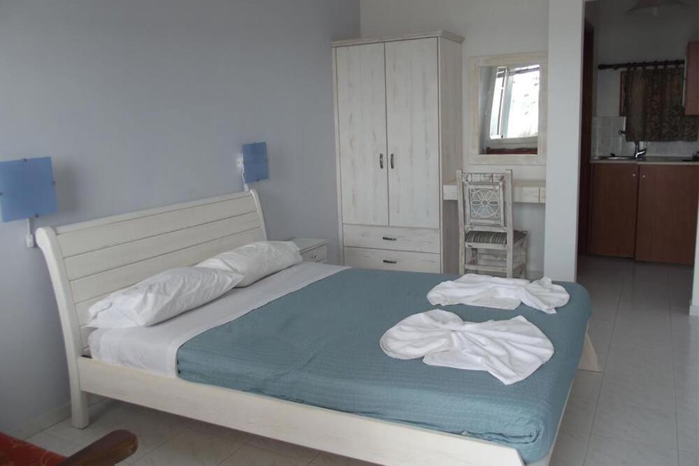 Κalamitsi Rooms & Apartments Kímolos Zewnętrze zdjęcie